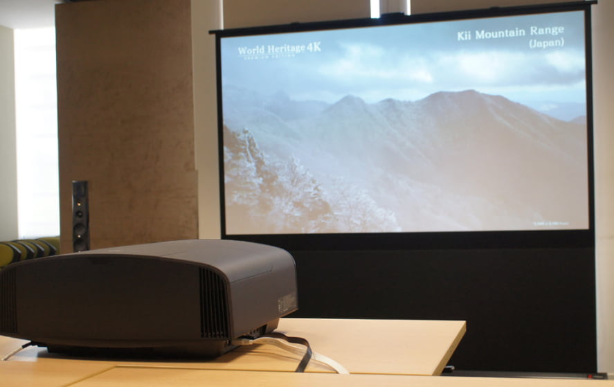 Màn hình máy chiếu có vết bẩn